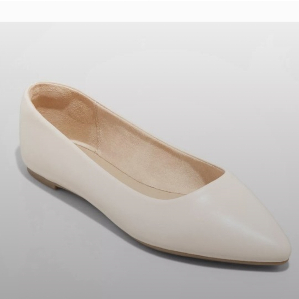 Target Corinna Pointy Toe Ballet Flats in Opal (Cream) Size 9.5W
